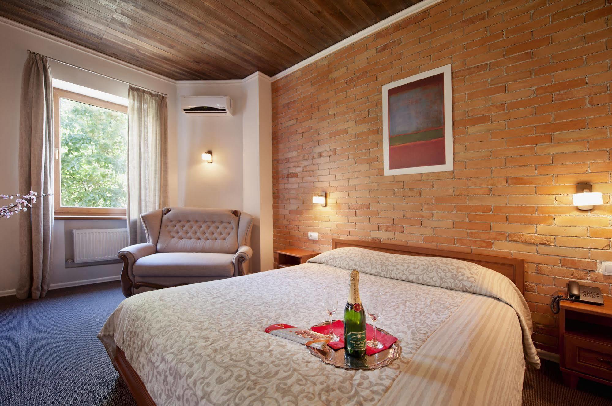 Geneva Park Hotel Одеса Екстериор снимка